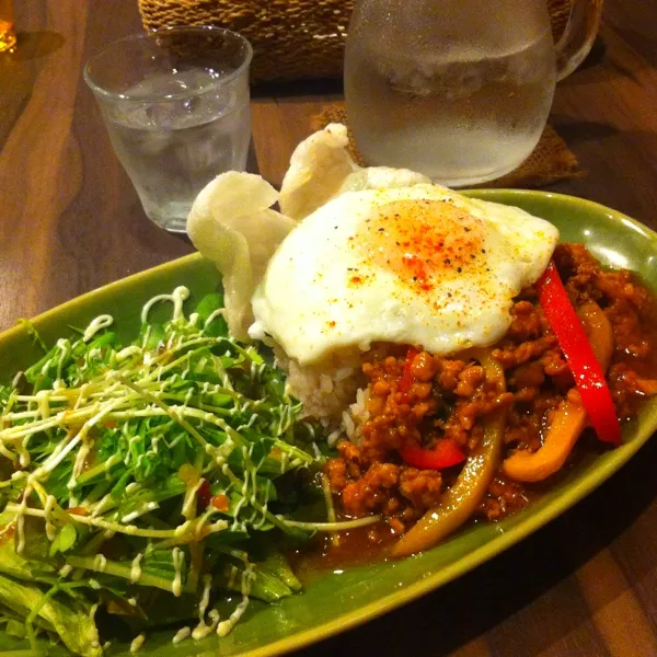 母親とお芝居観て来た☆帰りにひとりカフェ飯♡ ここは落ち着くー(ღ′◡‵) ガパオライス美味っ！|mika♡('◎'зз) 彡さん