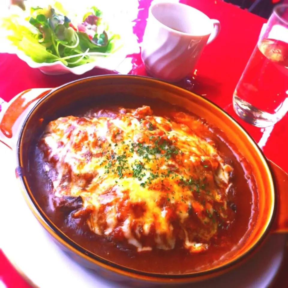 久しぶりに外でランチ♪ 焼きカレー♡ カレードリアって感じかな。美味しいんです(*´▽`*)|mika♡('◎'зз) 彡さん