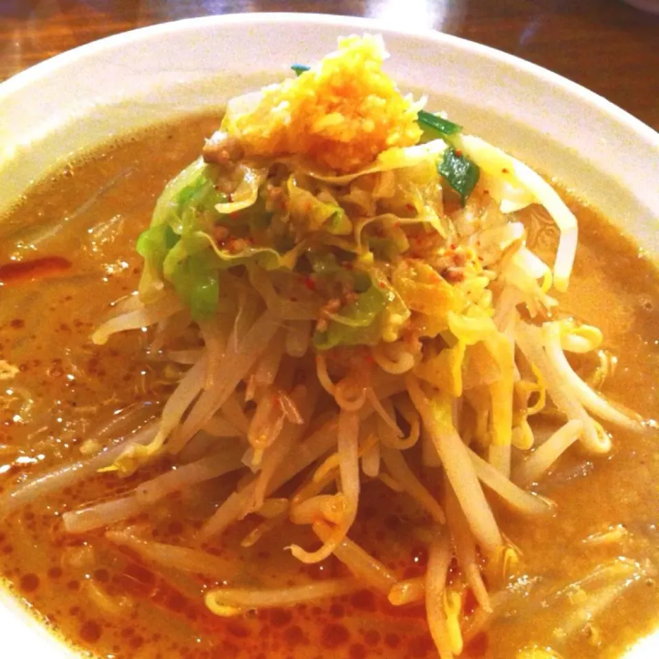 水道橋のラーメン屋さん。味噌ベースのスープに良く合うモチモチの麺♪ 基本辛味で美味しかったぁ(^-^)|mika♡('◎'зз) 彡さん