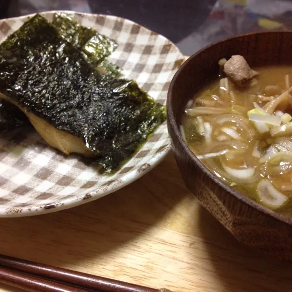 今日の朝食→磯辺餅、豚汁
昨日の夕飯→揚げ出し豆腐もどき、豚汁、めかぶ、若菜ごはん
昨日の昼食→メロンパン、ホットミルク|よっしーさん