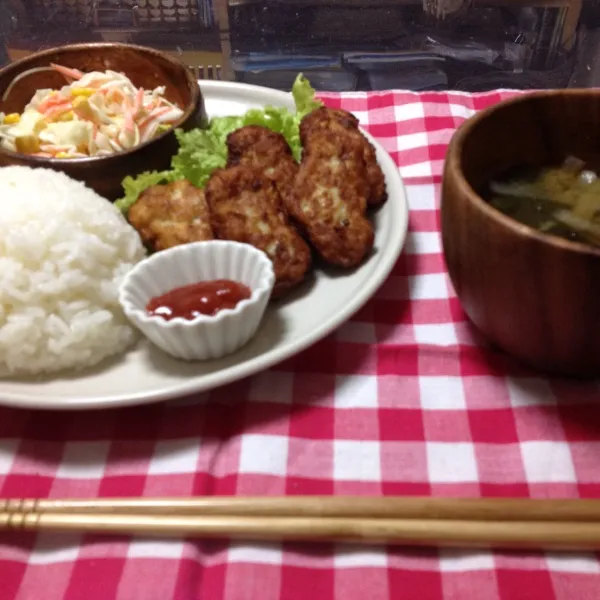 今日の夕飯(豆腐ナゲット)と、昨日の夕飯(筑前煮)。
最近まともに夕飯作ってるかも(^w^)|よっしーさん