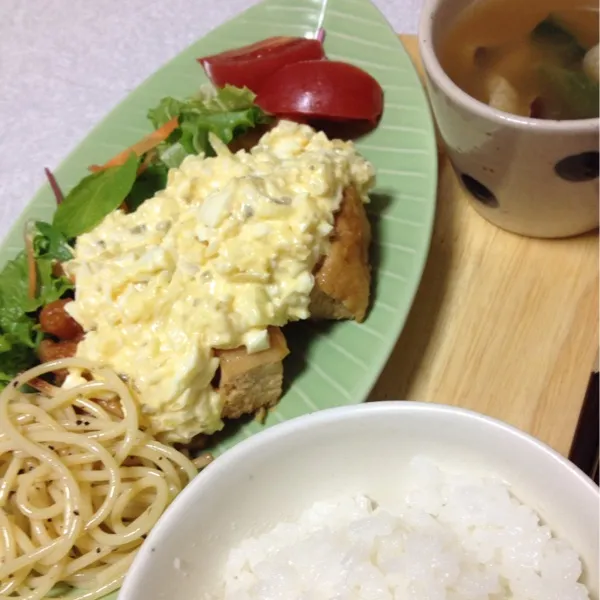 Snapdishの料理写真:今日の夕飯。
初チャレンジのチキン南蛮！
甘酢も、タルタルソースも上手に出来たので、大満足♡
美味しかったぁ〜( ´ ▽ ` )ﾉ|よっしーさん