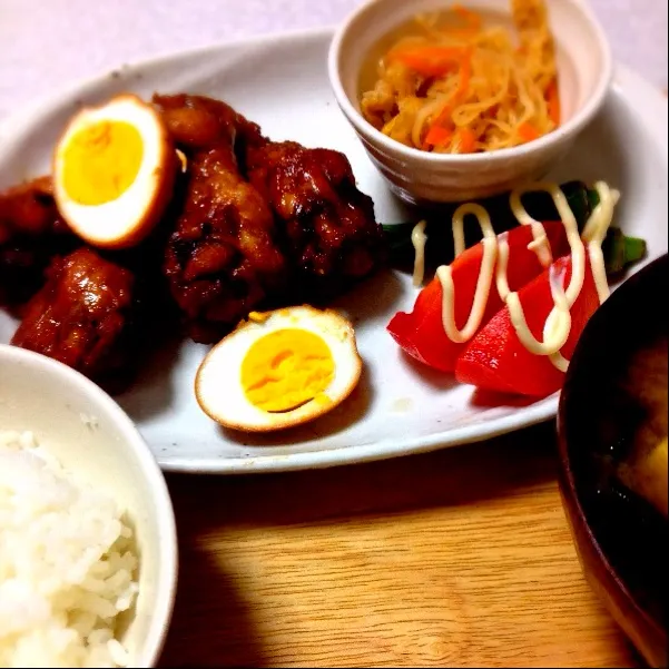 Snapdishの料理写真:本日３度目の投稿w(笑)  今日の夕飯は、鶏肉のお酢煮、切り干し大根、オクラ＆トマト、ほうれん草と豆腐の味噌汁、ごはん。今日は、息子達(７歳＆５歳)がお手伝いしてくれました♡|よっしーさん