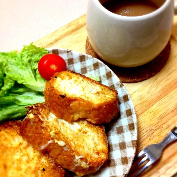 今日の朝ゴハン。７歳の長男が、食欲がないというので、とりあえず一口だけていいから、食べてほしかったので、久々にフレンチトーストを作りました♡ そしたら完食してくれました！ 嬉しかった〜♬|よっしーさん