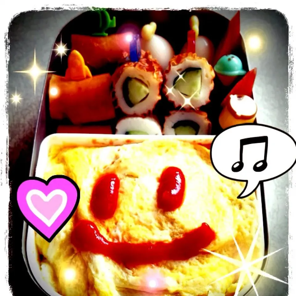 次男のお弁当。ちょっと時間に余裕があったので、久々にかわいくしてみました(*^^*) 今日はオムスパ・ソーセージ・うずらの卵・ちくわきゅうり・カニカマ・枝豆。|よっしーさん