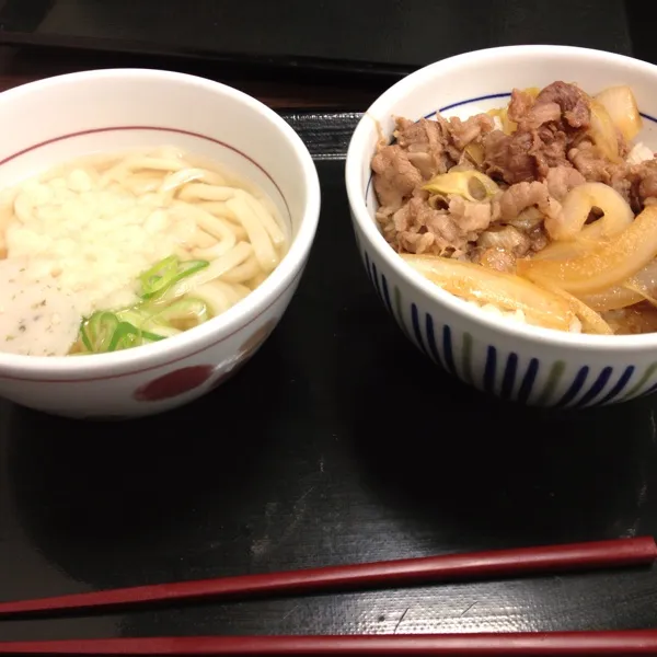 今日の晩ご飯！
和風牛丼と小うどん♡|ひとみンさん