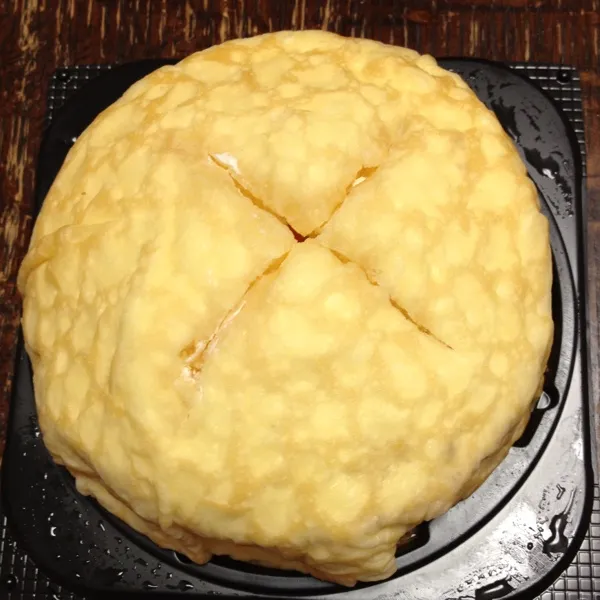 Snapdishの料理写真:クレープボンブケーキ♡
中にピーチとパインが入ってるんやって！|ひとみンさん