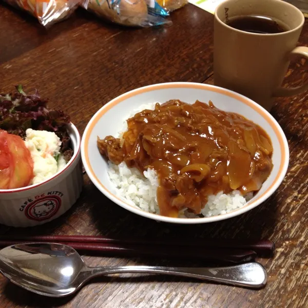 Snapdishの料理写真:今日の晩ご飯！
おばあちゃんが作ってくれたハヤシライスとポテトサラダ*\(^o^)/*|ひとみンさん