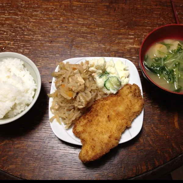 今日は遅番やった。。。
疲れたわ(>_<)
でもおばあちゃんのお手製の夕ご飯食べたらなんか元気になってきた（笑）
本当おいしいわぁ！！|ひとみンさん