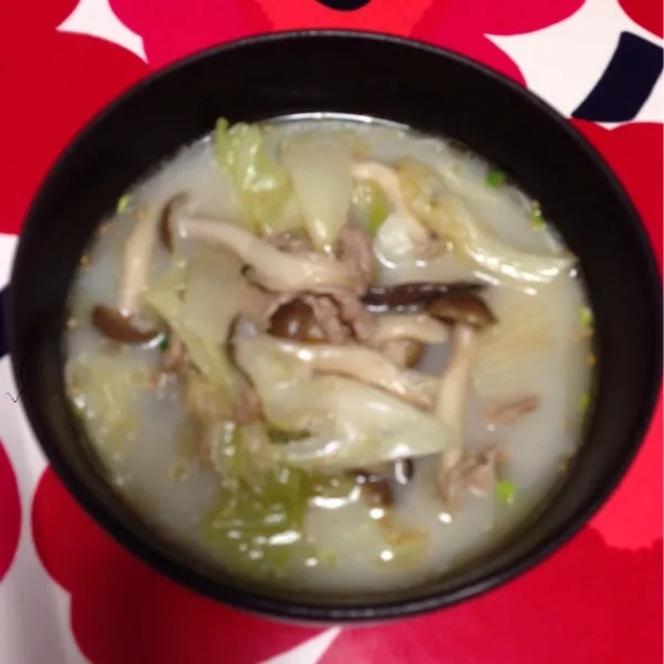 Snapdishの料理写真:しめじ過剰ラーメンいただきます。野菜もたっぷり|旦那さん