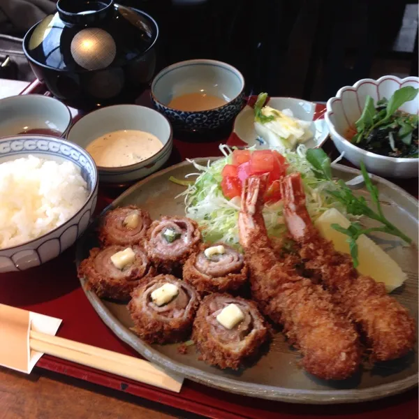 海老フライとチーズとんかついただきます。|旦那さん