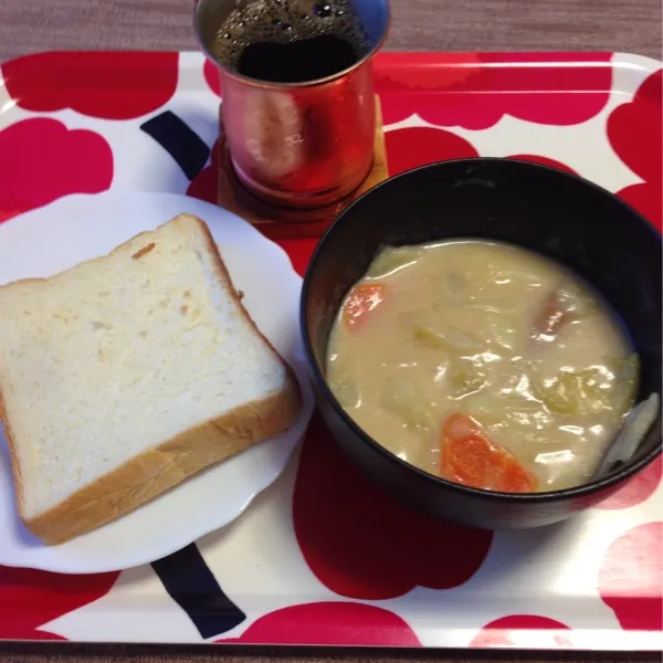 Snapdishの料理写真:朝🍞の時間deす。withクリームシチュー|旦那さん