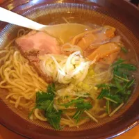 Snapdishの料理写真:あっさり塩ラーメン！|オリオンさん