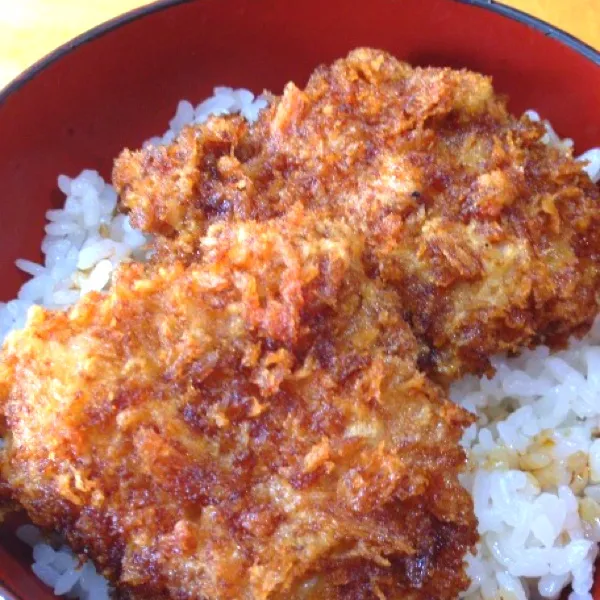 Snapdishの料理写真:ソースカツ丼が人気のお店。写真はセットのソースカツ丼。そばもうまかった。|オリオンさん