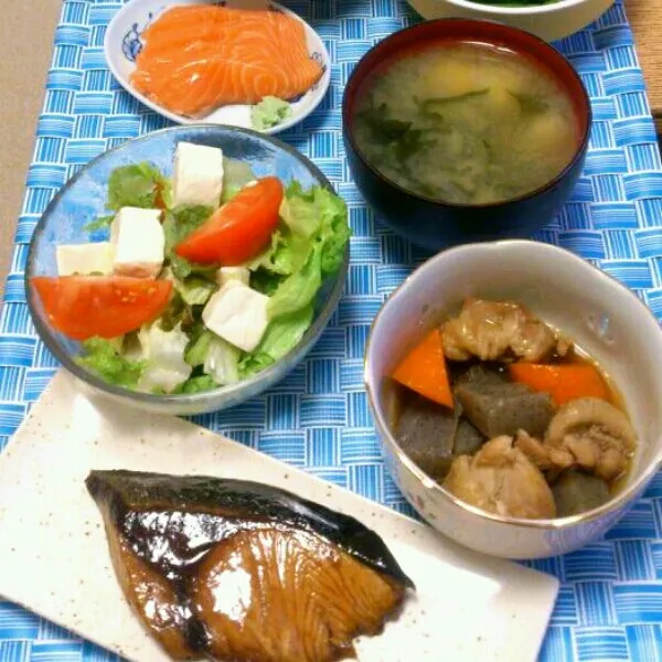 ☆鰤の照り焼き
☆筑前煮
☆豆腐サラダ
☆サーモンのお刺身|まりーんさん