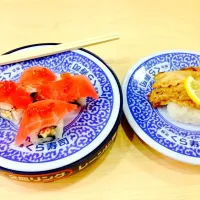 Snapdishの料理写真:今日のお昼はくらずし！！久しぶりに行ったのでとっても美味しかった！！おやつにポンデなると金時を食べました！なると金時大好き♡その後にずっと食べたかった抹茶のを妹が買ってきてくれました！美味し♡|ゆますさん