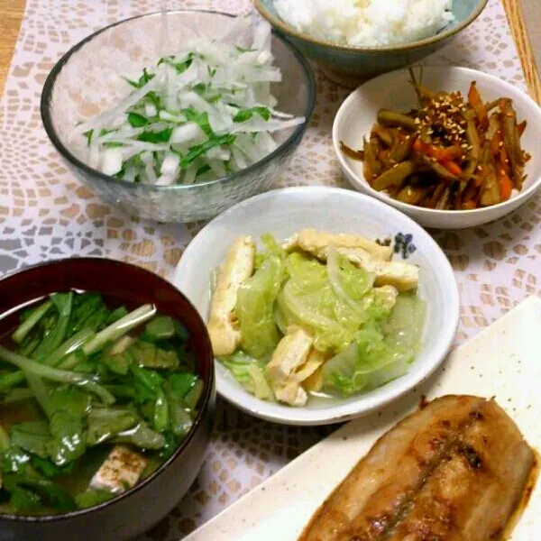 ☆さごしのニンニク醤油焼き
☆白菜とうす揚げの煮浸し
☆きんぴらごぼう
☆春菊と豆腐のお吸い物|まりーんさん