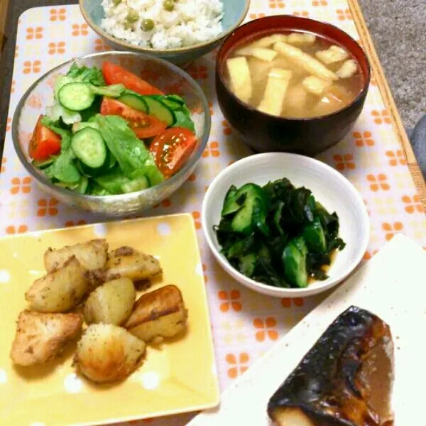 ☆鯖の塩焼き
☆じゃがいものアンチョビ炒め
☆きゅうりとわかめの酢の物
☆サラダ|まりーんさん