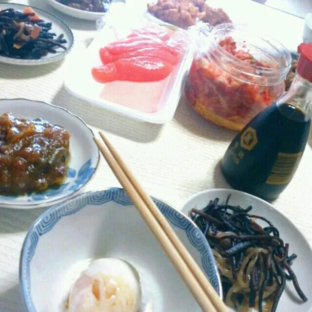 朝ご飯♡
たらこ、キムチ、半熟タマゴ、わらびの煮物♡
ニィから、社長に名変のワンコ。朝ご飯狙ってます(≧∇≦)/|さっちんさん