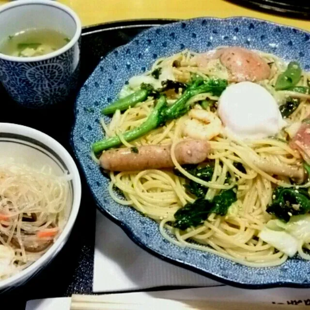 春野菜の具だくさんパスタ＆サラダバー＆スープ＆ドリンクセット♡
パスタ、ガーリックが利いたバター醤油味で、美味しかったよ( ´艸｀)|さっちんさん