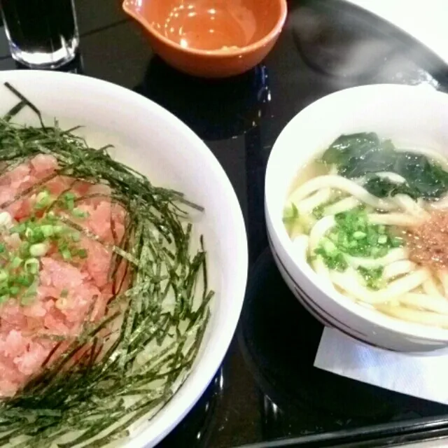 Snapdishの料理写真:ネギトロ丼＆小うどんセット♡
両方とも、美味しかったよヾ(*´∀｀*)ﾉ|さっちんさん