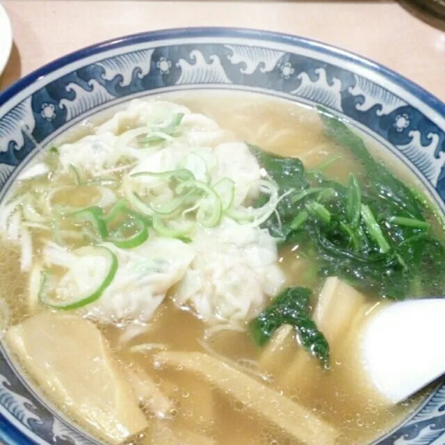 ワンタン麺♡酢豚♡
近くのラーメン屋さんで食べたよ( ´艸｀)
胃痛が、治らなくて、あっさり系のラーメンしたよ。酢豚好きなのに、ちょっとしか食べれず…|さっちんさん