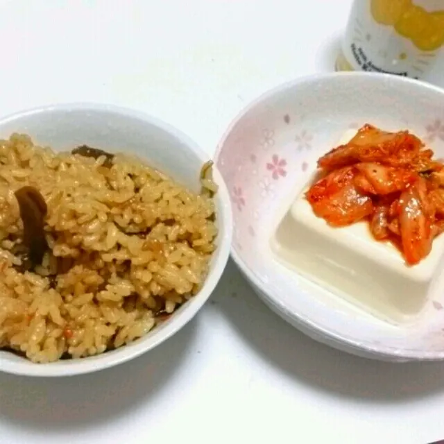 炊き込みご飯♡キムチ奴♡
久々の炊き込みご飯(♥ó㉨ò)ノ
大好きなんで、つい、おかわりしちゃったぁ～( ´艸｀)|さっちんさん