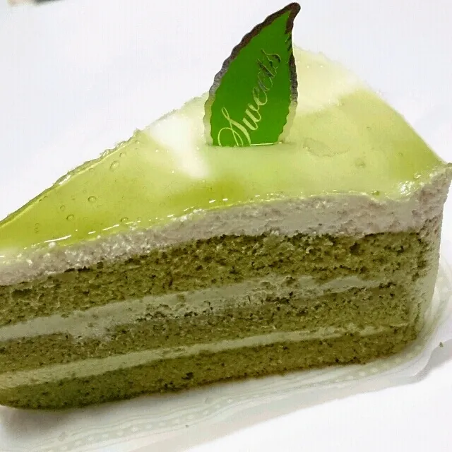 Snapdishの料理写真:抹茶ケーキ、イチゴのケーキ♡
最近、不二家のケーキにハマってるかも～♡
甘すぎなくて、美味しい( ´艸｀)
スイーツは、別腹だね～ヾ(*´∀｀*)ﾉ|さっちんさん