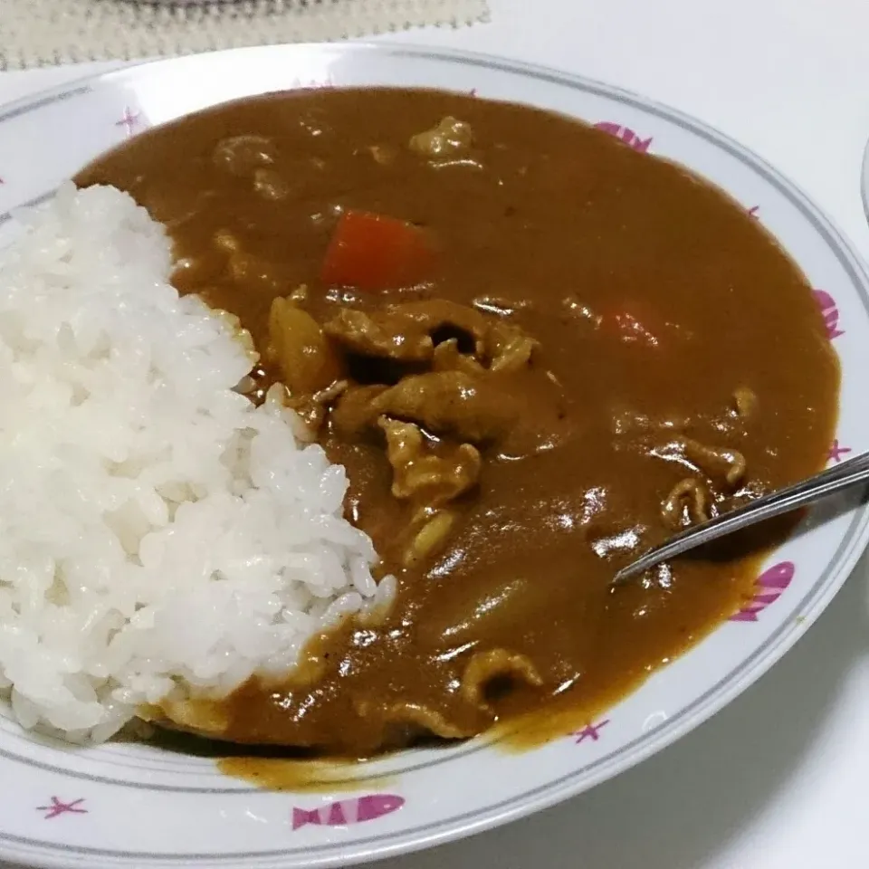 Snapdishの料理写真:カレー作ったよ♡
隠し味に、豆乳入れたら、まろやかになって美味しかったぁ♡|さっちんさん