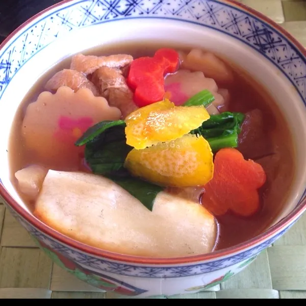 我が家のお雑煮です。関東風の醤油味。
いつか白味噌のお雑煮を食べてみたいな^ ^

翌日、炊き込み御飯になりました。
写真撮るの忘れちゃったけどうまうま〜 オススメ！|engouさん