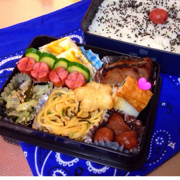 Snapdishの料理写真:今日のお弁当 ♡ 夜は外食⊂（（〃￣ー￣〃））⊃ たのしみ～♬
鰹生姜醤油漬け焼き・ミートボール・たらこスパ・キャベツわかめナムル・目玉焼き・ウインナー・ちくわきゅうり・星ポテト|bouさん