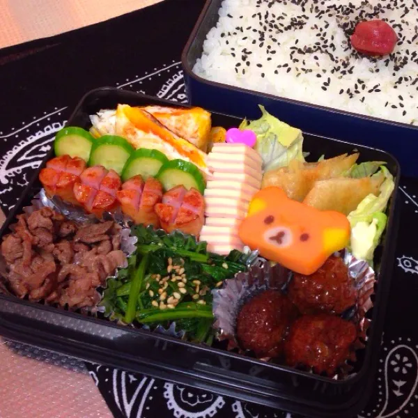 Snapdishの料理写真:今日のお弁当 ♡ 今日も彼は仕事 (；ω；) 休みなしでほんと心配。。。
肉炒め・春巻き・肉団子・目玉焼き・ウインナー・小松菜おひたし・ハムチーズタワー・リラックマかまぼこ|bouさん