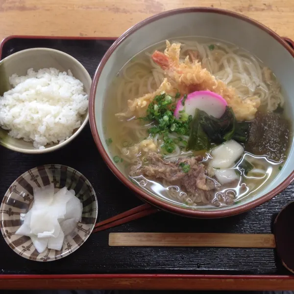 久しぶりに、カレーうどんをと来たのに、売り切れ？でした。どんどんうどん、800円。|kyondonさん