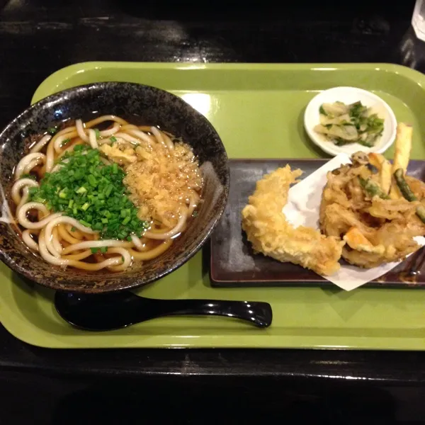 Snapdishの料理写真:晩ご飯は、うどん工房笑福で。イカ天とかき揚げ。妻実家で、栗之屋の栗入り今川焼。白あん、黒あん、抹茶あん。|kyondonさん