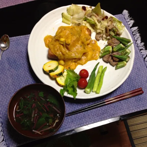 晩ご飯、冷凍庫の掃除を兼ねて、揚げパンのカボチャシチューかけ。食後にパッション。冷凍マンゴーも食べました。|kyondonさん