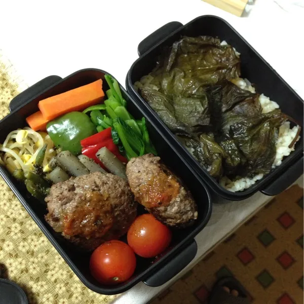 Snapdishの料理写真:朝ご飯と弁当。今日はハンバーグ。|kyondonさん