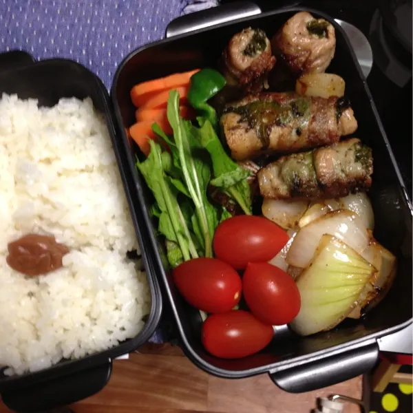 Snapdishの料理写真:朝ご飯、弁当。黒豚バラ肉でナスをシソと一緒に巻いて、美味しかった。|kyondonさん