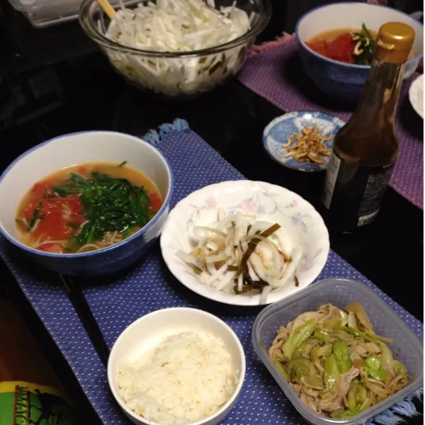 朝の残りを蕎麦で頂きました。大根と新タマネギのサラダ。夕べの残り。蕎麦とサラダに夏みかんの皮(陳皮)を載せて。|kyondonさん