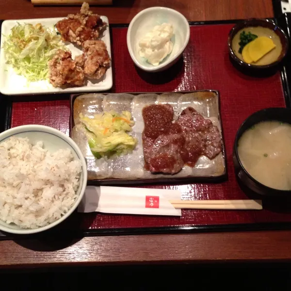 熊本出張、昼ごはんに熊本ラーメンをと思ったけど満員で諦めた。普通に定食。お昼のオススメ定食、750円|kyondonさん