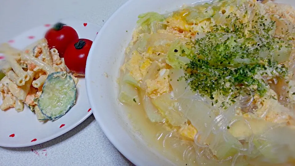 Snapdishの料理写真:♡春雨スープと残りのマカロニサラダ♡|ゆきさん