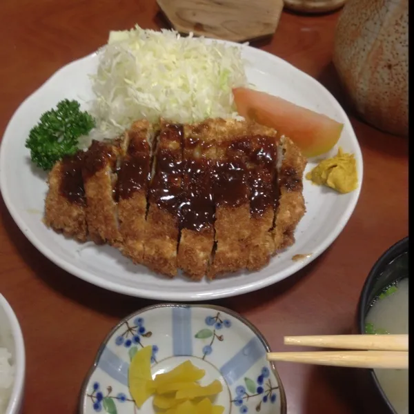 今日の昼ご飯は、トンカツ定食、800円。|kyondonさん