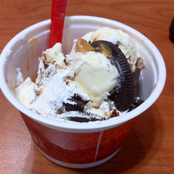 フレンチバニラアイスクリーム オレオ R クッキー アーモンド ピーナッツバターホイップクリーム チョコファッジ ホワイトマッドパイモジョ