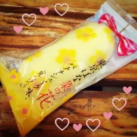 Snapdishの料理写真:お土産でもらったー♪
お花の柄で可愛いかった♡
うまー(*´ェ｀*)|yuzu_luhaさん