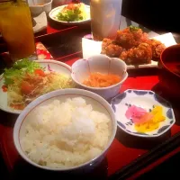 Snapdishの料理写真:和風カフェでランチ♡
唐揚げがサクサクでうまでした♪
ドリンクはキャラメルラテ|yuzu_luhaさん