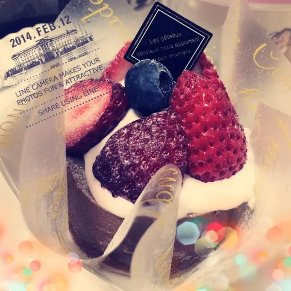 Snapdishの料理写真:誕生日当日、夫がケーキを買って来てくれた。
毎年何も無かったから今年は驚きΣ(OωO )
((来年はホールケーキが良いなー♪))|yuzu_luhaさん