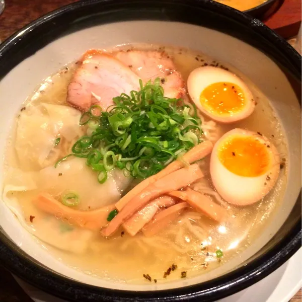 今夜はさぬきラーメン
チャーシューとろとろおいしい♪|yuzu_luhaさん