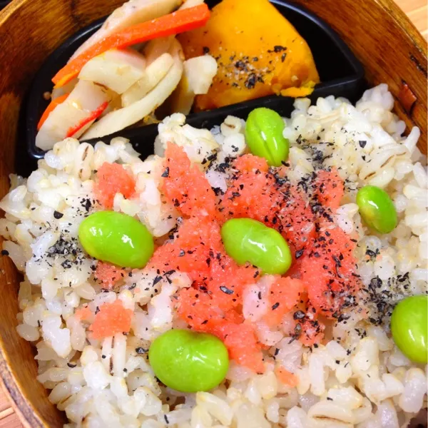 おから入り照焼きハンバーグ。がんも、昆布、糸蒟蒻煮物。ほうれん草おかか胡麻和え。南瓜煮物。ミカンは、潰れ&ゴミ減らしで剥いて。|きよさん