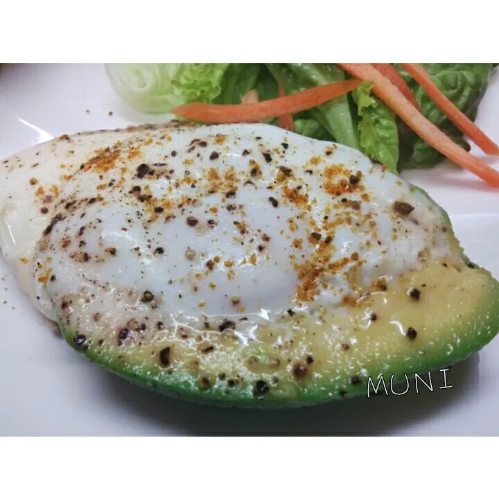 namastelotus michakoさんのFried egg in avocado|key♪さん