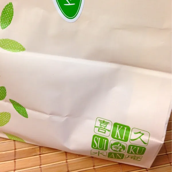 Snapdishの料理写真:抹茶クロワッサン♪中には抹茶クリームがタップリ入ってます〜♪美味しく頂きましたさ(￣m￣* )ﾑﾌｯ♪|きよさん