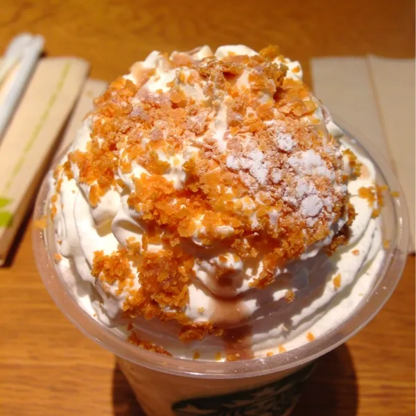 クラッシュマロンパイフラペチーノ。エキストラホイップ増量〜♪街中もXmas一色になって来ましたね〜♪私とお預け娘。|きよさん